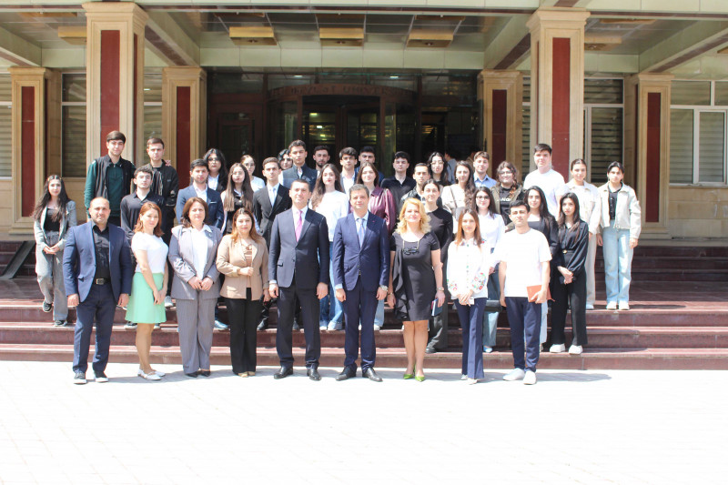 XİN-in mətbuat katibi Ayxan Hacızadə BDU-nun tələbələri ilə görüşüb