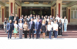 XİN-in mətbuat katibi Ayxan Hacızadə BDU-nun tələbələri ilə görüşüb