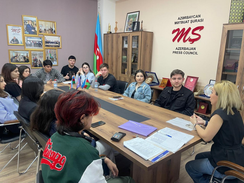 1news.az saytının baş redaktoru tələbələr ilə təcrübəsini bölüşüb
