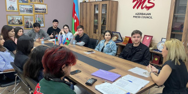 1news.az saytının baş redaktoru tələbələr ilə təcrübəsini bölüşüb