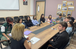 1news.az saytının baş redaktoru tələbələr ilə təcrübəsini bölüşüb