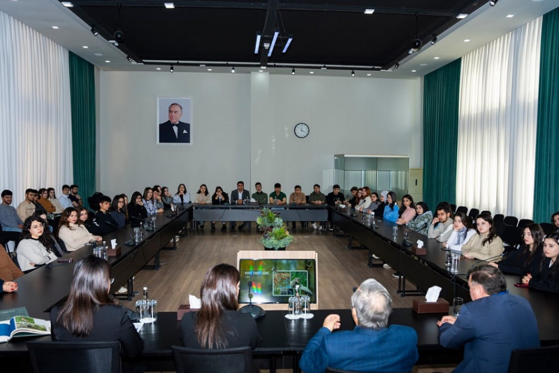 BDU tələbələri Ümumdünya Vəhşi Təbiət Günü ilə əlaqədar dəyirmi masada