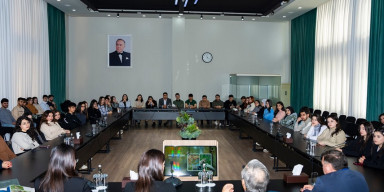 BDU tələbələri Ümumdünya Vəhşi Təbiət Günü ilə əlaqədar dəyirmi masada