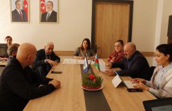 “Publisistik yaradıcılığın elmi araşdırılmasında poetikanın yeri” mövzusunda elmi seminar keçirilib