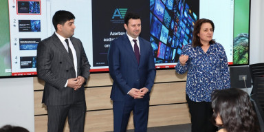 Jurnalistika fakültəsinin tələbələri üçün növbəti seminar