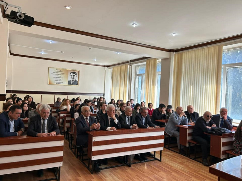 BDU-da “Ümumi dilçilik oçerkləri” kitabının təqdimatı keçirilib