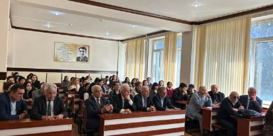 BDU-da “Ümumi dilçilik oçerkləri” kitabının təqdimatı keçirilib