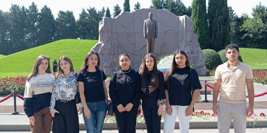 BDU-nun Tarix fakültəsinin tələbələri Fəxri xiyaban və Şəhidlər xiyabanını ziyarət ediblər