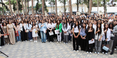 BDU-nun nəzdində “Gənc istedadlar” liseyində, İqtisadiyyat və Humanitar Kollecdə və Qazax filialında Bilik Günü