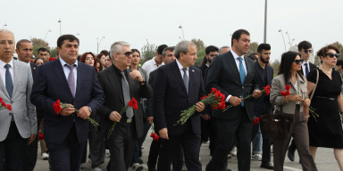 BDU kollektivi Zəfər parkında