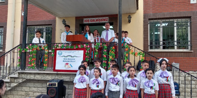 BDU-nun nəzdində “Gənc istedadlar” liseyində, İqtisadiyyat və Humanitar Kollecdə və Qazax filialında Bilik Günü