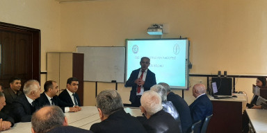 Türkiyənin Ege Universitetinin professoru BDU-nun Fizika fakültəsində mühazirə deyib