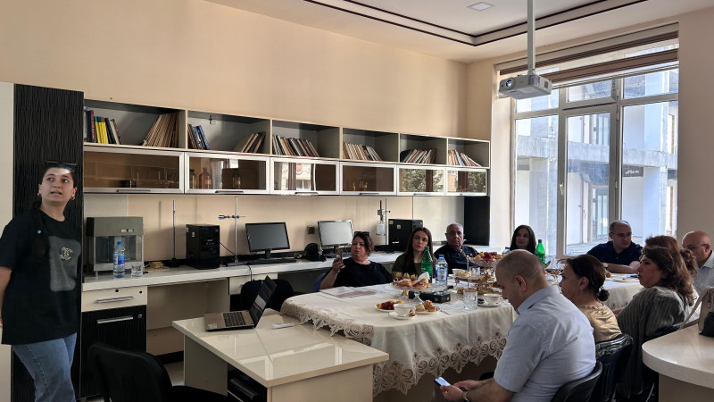 Kimyanın tədrisi metodikası kafedrasında magistrantların dissertasiya işlərin müdafiəsi keçirildi