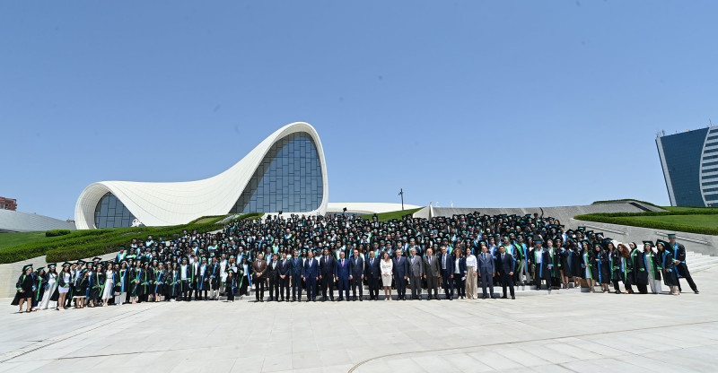 Bu il BDU-nun SABAH qruplarını 244 məzun bitirir