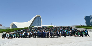 Bu il BDU-nun SABAH qruplarını 244 məzun bitirir