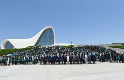 Bu il BDU-nun SABAH qruplarını 244 məzun bitirir