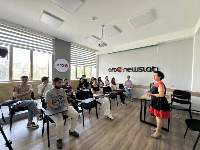 Üsküdar Universitetinin rektoru "ARB 24" və BDU-nun "NewsLab" təlim proqramının iştirakçıları ilə görüşüb