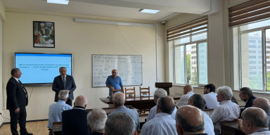 ABŞ-nin Şimali Dokota Universitetinin professoru Azər Əhmədov BDU-da elmi seminar keçirib