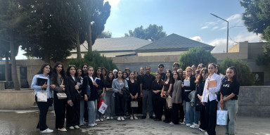 Jurnalistika fakültəsinin tələbələri II Fəxri Xiyabanı ziyarət ediblər