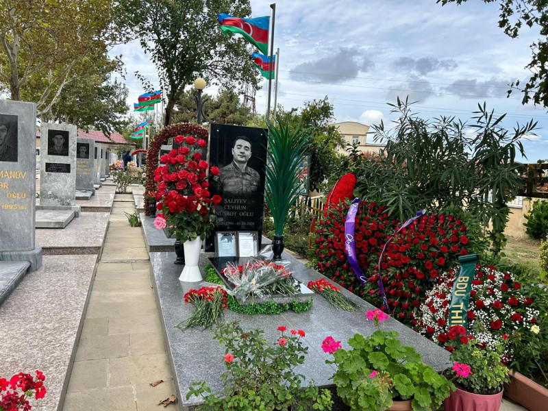 BDU-nun şəhid məzunları Ceyhun Şalıyev və Manaf Bəhmənlinin məzarları ziyarət olunub