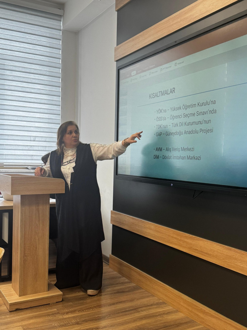 “Müasir türk ədəbi dilində leksikologiyanın əsas inkişaf istiqamətləri” mövzusunda ilkin müzakirəsi keçirilib