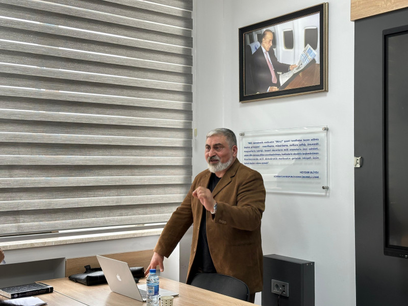 Əməkdar jurnalist Elçin Alıoğlu ilə görüş