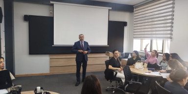 "ABŞ-də mətbuatın yaranması və inkişafı" mövzusunda açıq dərs