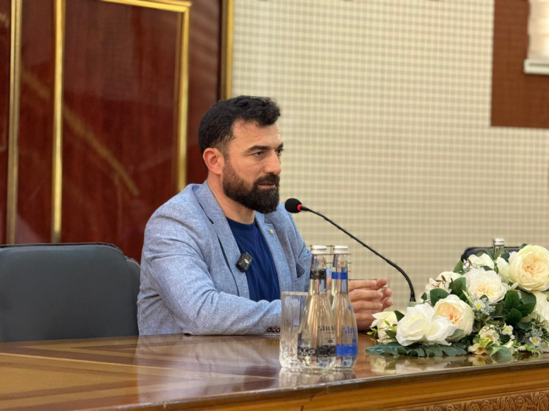 BDU-da tanınmış yazıçı və psixoloq Rövşən Abdullaoğlu ilə görüş