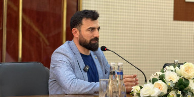 BDU-da tanınmış yazıçı və psixoloq Rövşən Abdullaoğlu ilə görüş