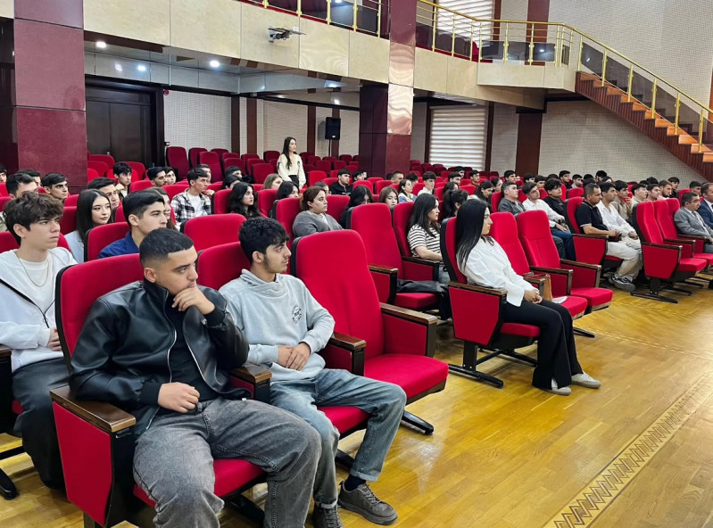 2025/2026-cı tədris ili üzrə bakalavriat səviyyəsinə qəbul olunmuş birinci kurs tələbələrilə görüş keçirilib