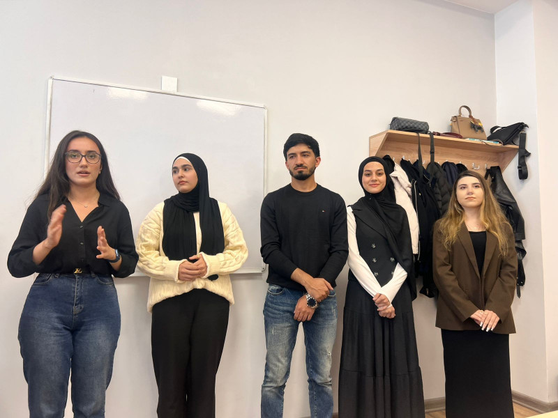 Tələbələrin xaricdəki təhsil və təcrübə proqramlarına həsr olunmuş görüş