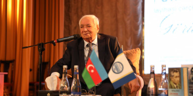 BDU-da Xalq şairi Vahid Əzizlə görüş