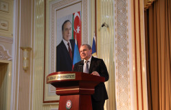 BDU-da Xalq şairi Vahid Əzizlə görüş