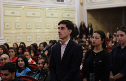 BDU-da Xalq şairi Vahid Əzizlə görüş