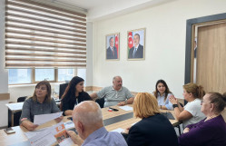 Xarici doktorant Yanq Xuenin elmi seminarı keçirilib