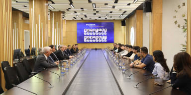 Prezident təqaüdünə layiq görülmüş BDU tələbələri ilə görüş