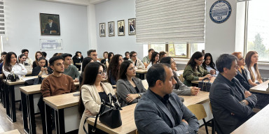 BDU-nun Jurnalistika fakültəsində Əməkdar jurnalist Emin Musəvi ilə görüş