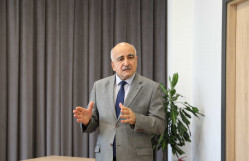 BSU Graduate and Nobel Peace Prize Winner Meets with BSU Students