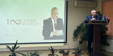 Əməkdar elm xadimi Qəzənfər Paşayev ustad dərsi keçib