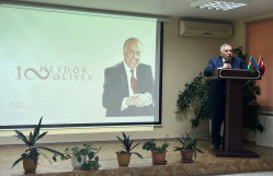 Əməkdar elm xadimi Qəzənfər Paşayev ustad dərsi keçib