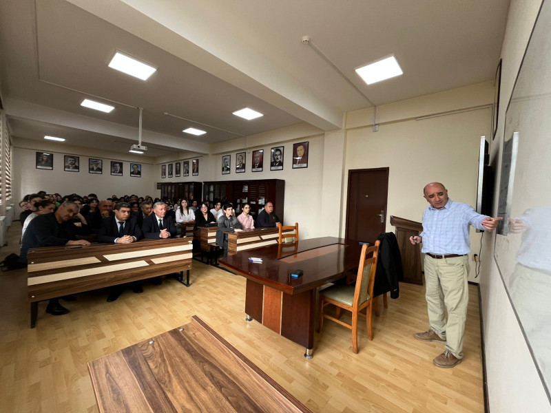 ABŞ-nin Şimali Dakota Dövlət Universitetinin professoru BDU-da mühazirələrə başlayıb