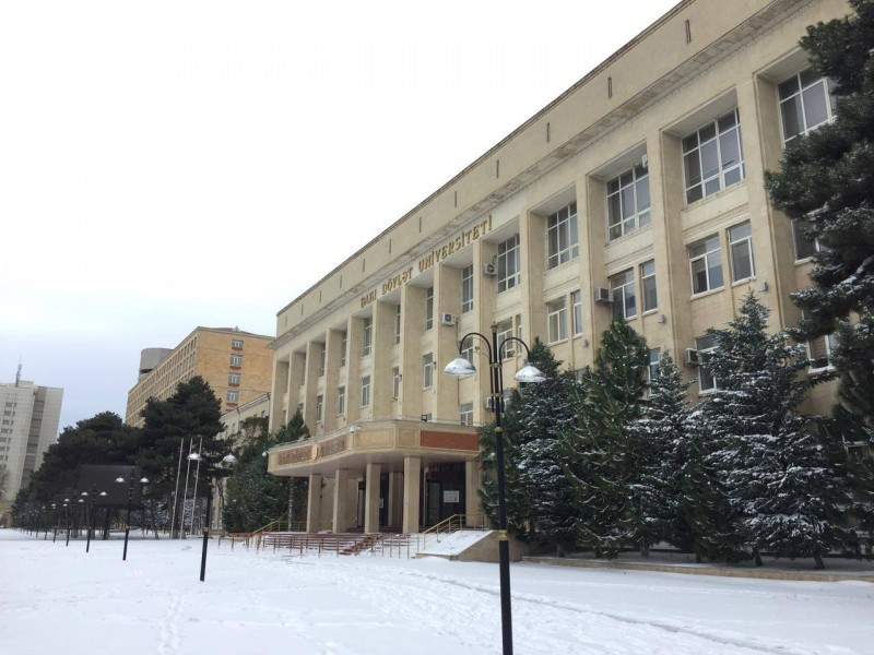 Bakı Dövlət Universitetinin qarda fotoları