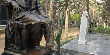 Görkəmli tarixçi alim, professor, Səfyar Musayevin anadan olmasının 90 illik yubileyi münasibətilə I Fəxri Xiyabanda yerləşən məzarı ziyarət olunub.
