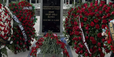 Tarix fakültəsinin tələbələri Şəhid Polkovnik-Leytenant Anar Əliyevin məzarını ziyarət ediblər.