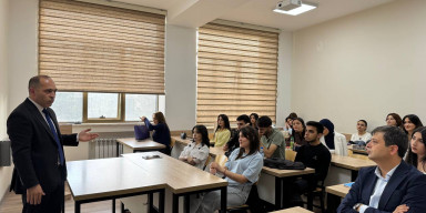 FHN rəsmisi Jurnalistika fakültəsinin qonağı olub