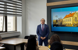 Akademik Rafael Hüseynov BDU-da ustad dərsi keçib