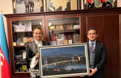 Millət vəkili fakültə kolektivini təbrik edib