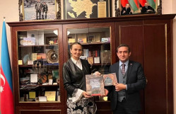 Millət vəkili fakültə kolektivini təbrik edib