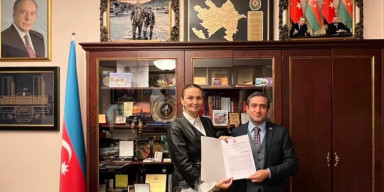 Millət vəkili fakültə kolektivini təbrik edib