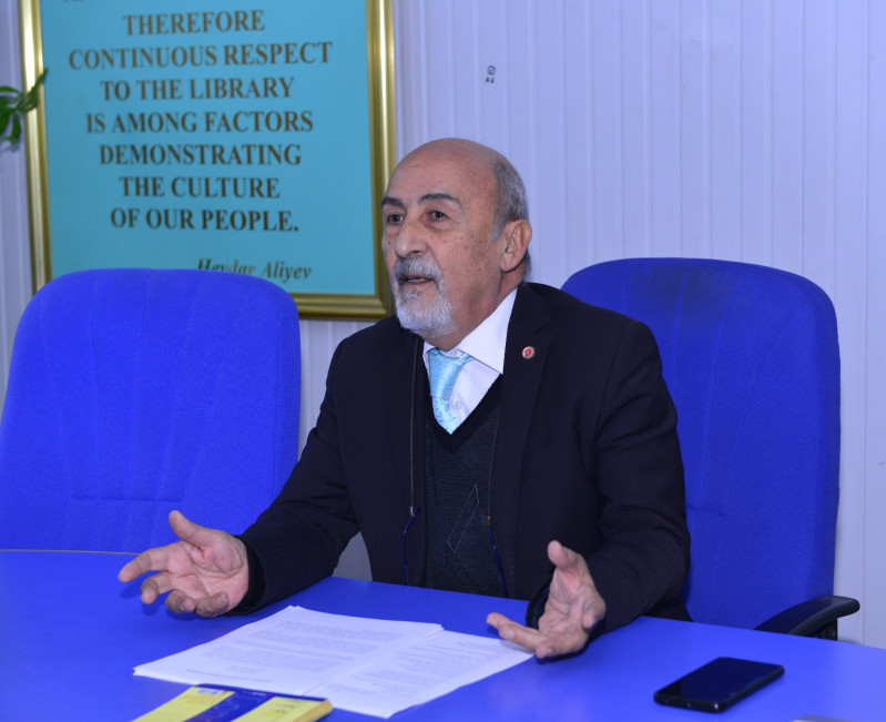 Türkiyəli professor bölmə iclasına sədrlik edib